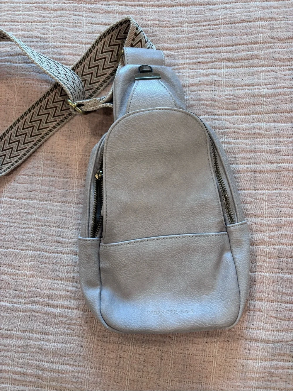 Urban Originals Sling Crossbody Grey with strap